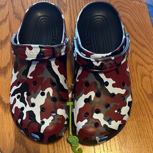 CROCS Men's Red Black White Camouflage Classic Clog